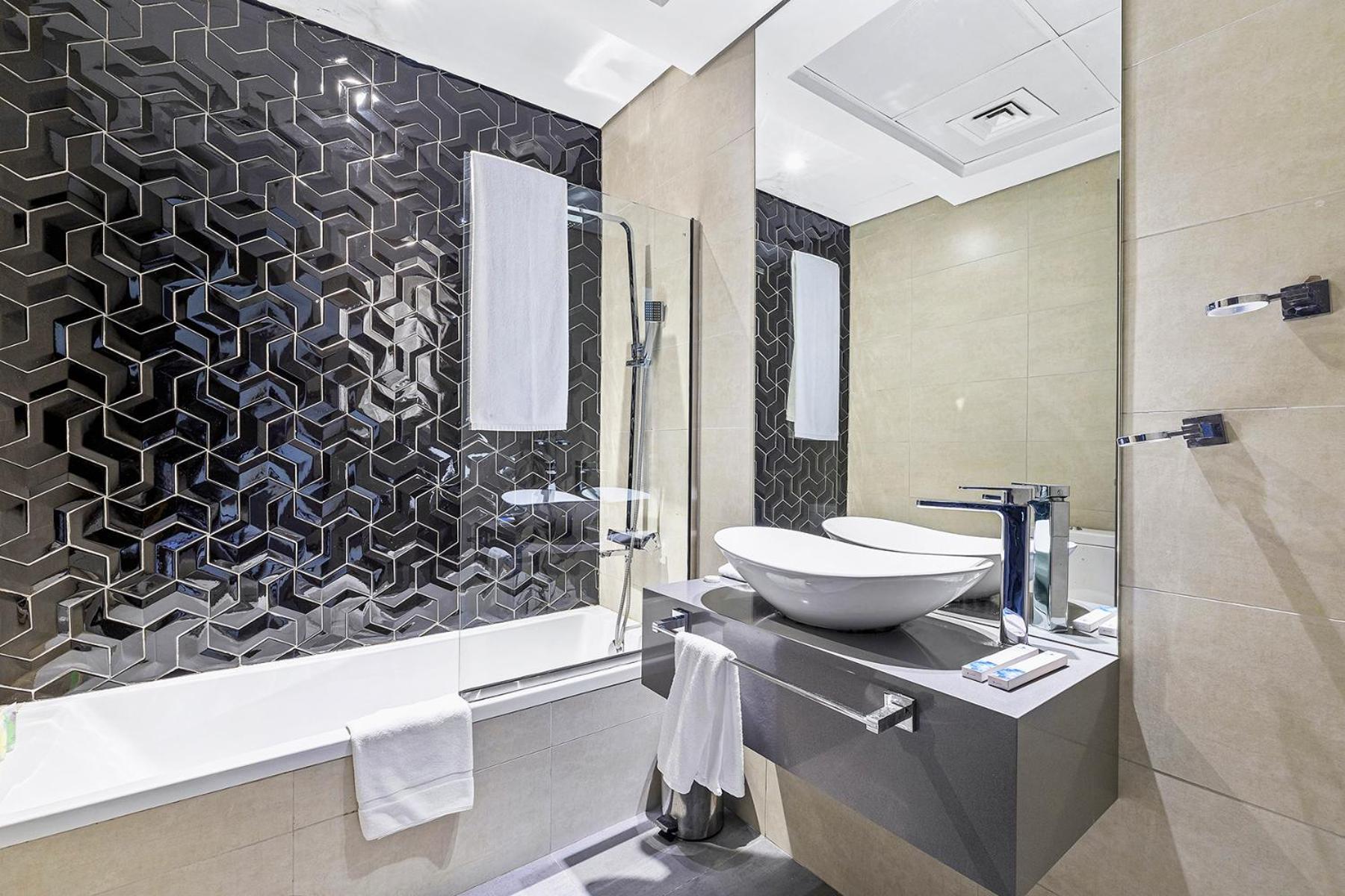 Unlock Metropolis Business Bay Apartment Dubai Exterior photo
